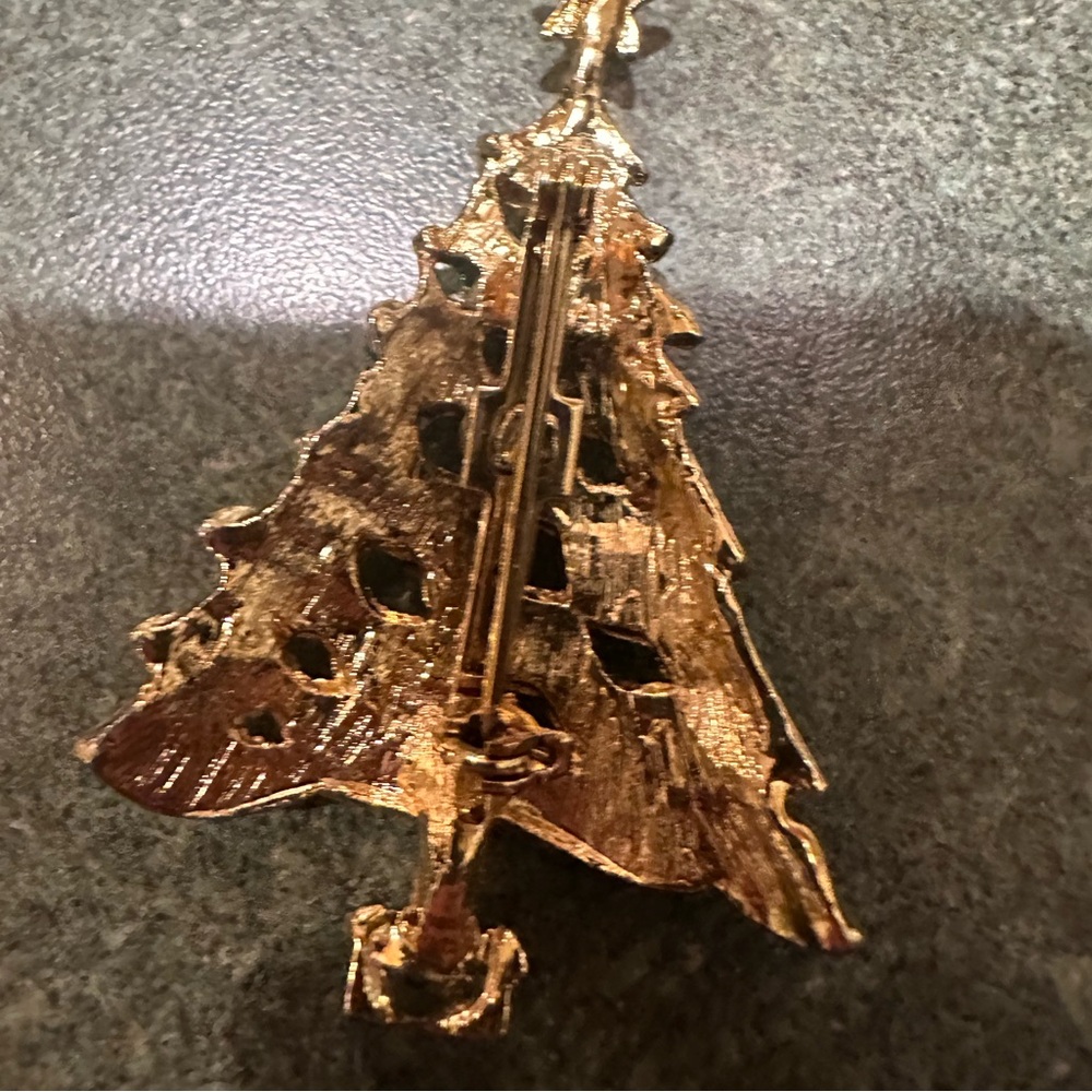 Basic Christmas Tree Pin - Picture 2 of 2